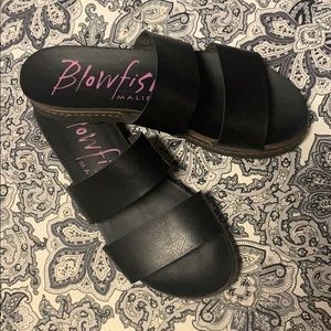 Black blowfish sandals 🖤